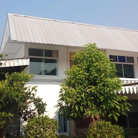 Zan Pla Nade Guesthouse チェンライ エクステリア 写真